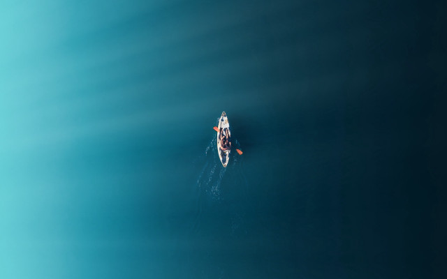 Ocean paddleboat minimalism tranquil microscopic free wallpaper - medium preview image