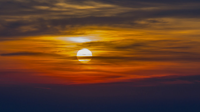 Sunset plane clouds ocean horizon free wallpaper - medium preview image