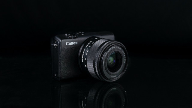 Camera lens reflection tiltshift photorealism free wallpaper - medium preview image