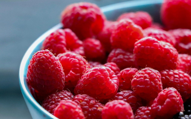 Raspberries blue rim black bottom free wallpaper - medium preview image