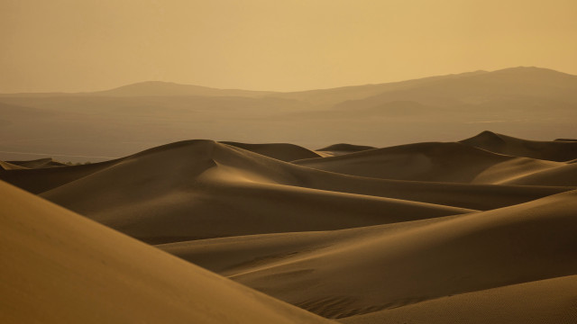 Desert sand dunes mountains hazy free wallpaper - medium preview image