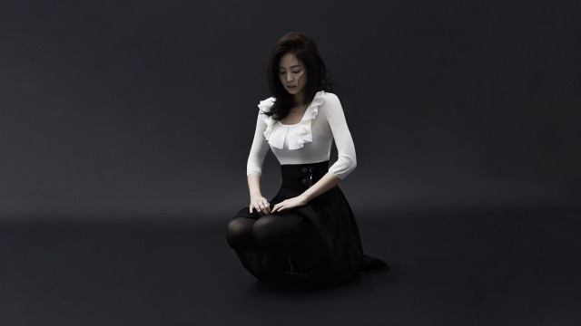 Gothic woman marble sculpture black free wallpaper - medium preview image