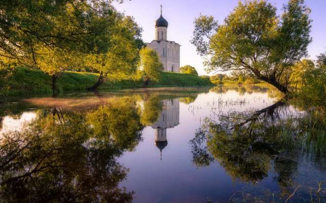 Church hill river reflection tiltshift free wallpaper - medium preview image