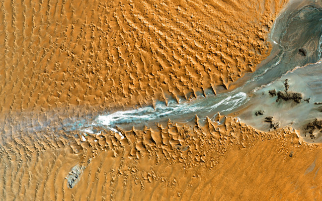 Ocean sand dunes boat space free wallpaper - medium preview image