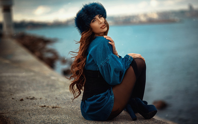 Elina karimova beach blurry coat free wallpaper - medium preview image