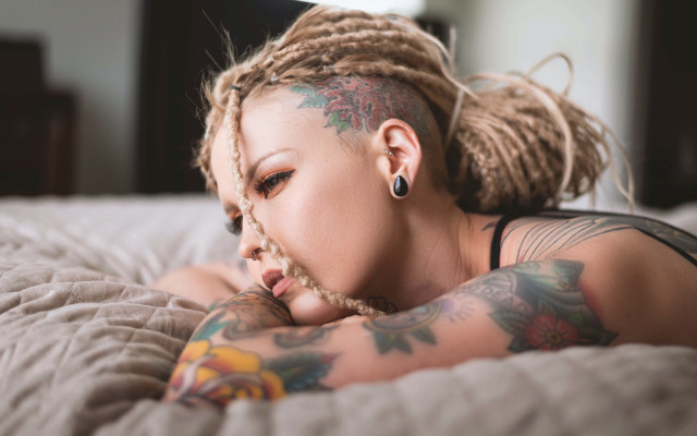 Tattooed woman bed blonde blurry free wallpaper - medium preview image