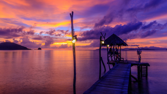Dusk dock clock purple sky free wallpaper - medium preview image