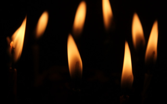 Glowing candle gothic raytraced martynov free wallpaper - medium preview image