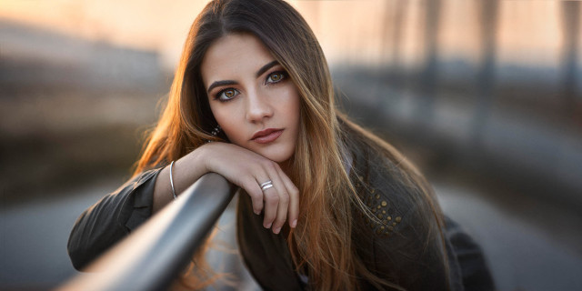 Woman portrait bling browneyes serious free wallpaper - medium preview image
