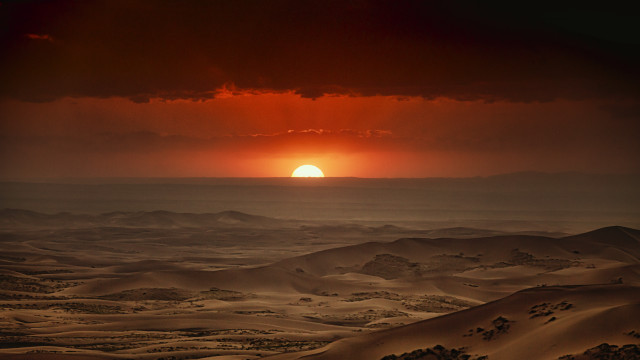 Desert sunset red sky clouds free wallpaper - medium preview image
