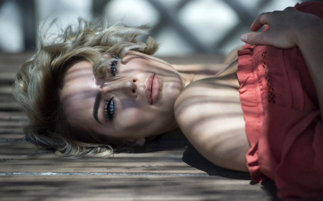 Woman bench blowing hair portrait free wallpaper - medium preview image