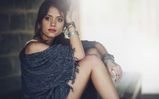 Woman bench crossed legs jewelry free wallpaper - medium preview image