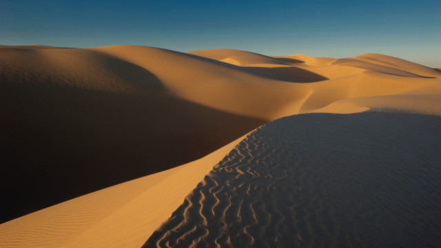 Desert sand dunes blue sky #4 free wallpaper - medium preview image