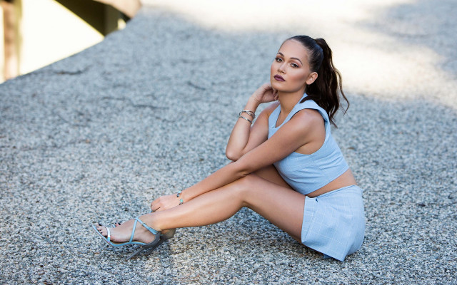 Woman sitting crossed leg fashion free wallpaper - medium preview image