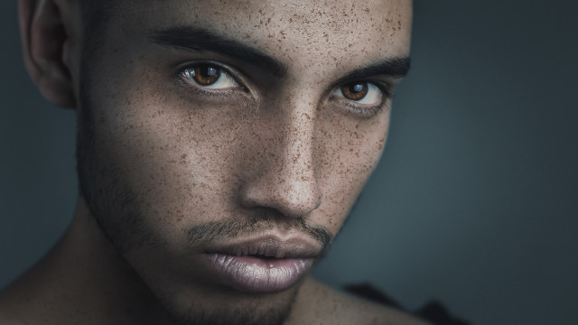 Freckled man serious portrait realistic free wallpaper - medium preview image