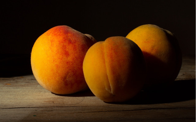 Peaches wooden table macro photography free wallpaper - medium preview image