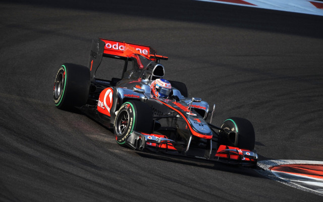 Man driving racing car raytracing free wallpaper - medium preview image