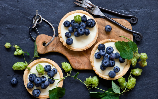 Blueberry grapes pie food photography free wallpaper - medium preview image