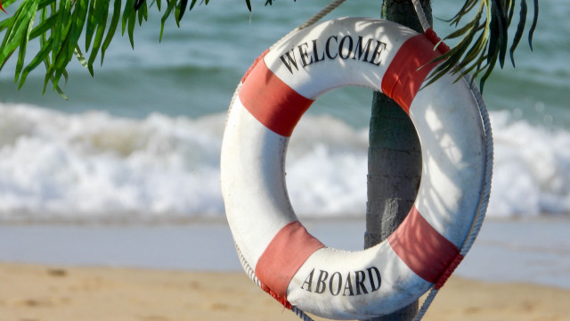 Life preserver beach waves welcome free wallpaper - medium preview image