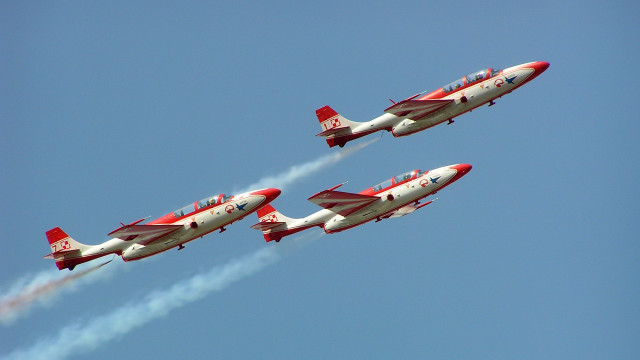 Red white airplanes smoke sky free wallpaper - medium preview image