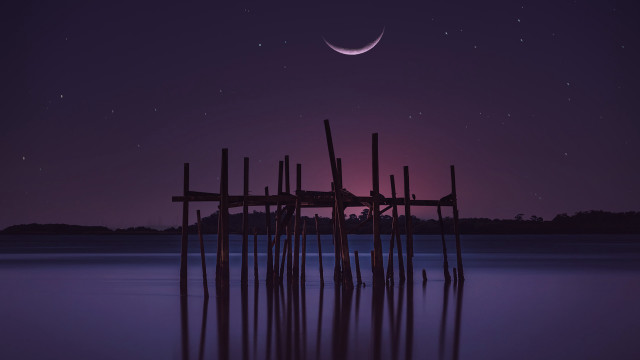 Full moon water dock crescent free wallpaper - medium preview image