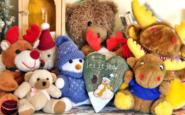 Stuffed animals table heart sign free wallpaper - medium preview image