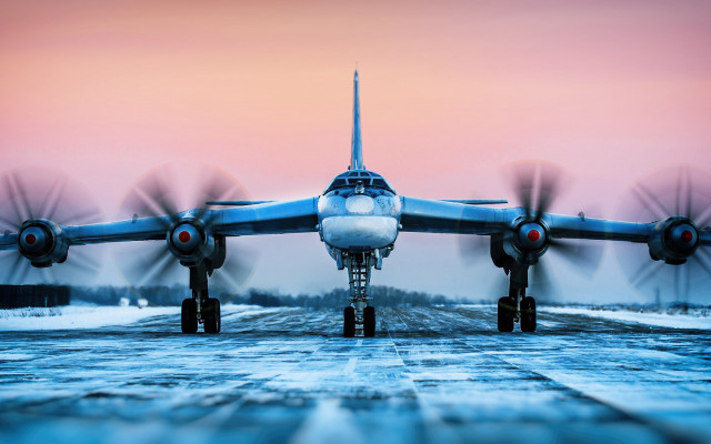 Propeller plane runway dusk sunset free wallpaper - medium preview image