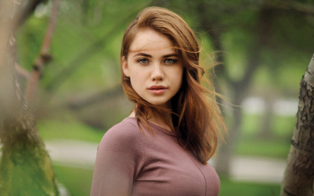 Woman tree park blurry bokeh free wallpaper - medium preview image