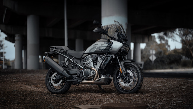 Motorcycle bridge night dosso dossi free wallpaper - medium preview image