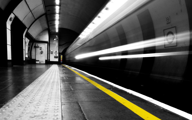 Train subway station yellow line free wallpaper - medium preview image