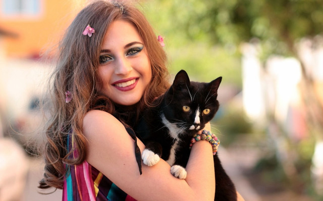 Woman smiling holding cat brown free wallpaper - medium preview image
