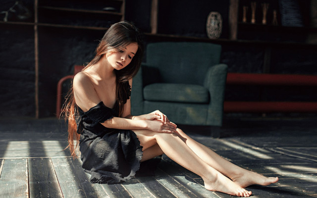 Elina karimova smiling bare shoulders free wallpaper - medium preview image