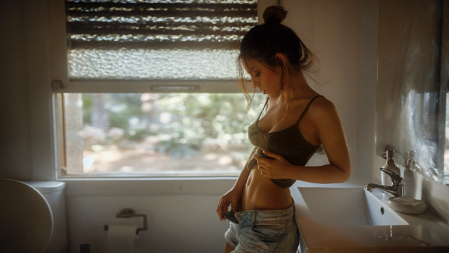 Fan qi bikini bathroom pool free wallpaper - medium preview image