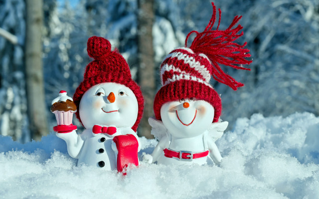 Snowmen cupcake scarf winter blurry free wallpaper - medium preview image