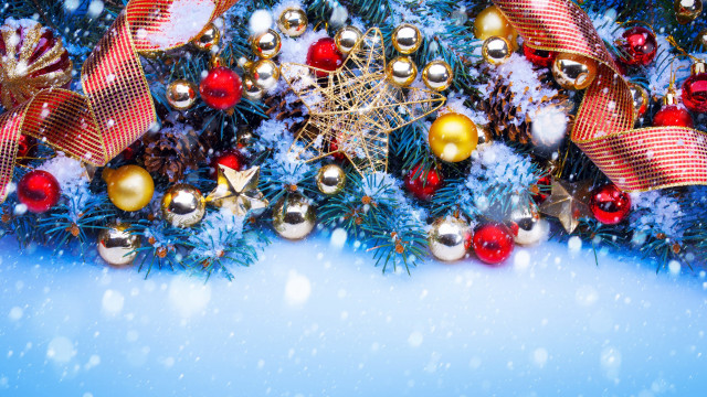 Christmas tree ornaments snow falling free wallpaper - medium preview image