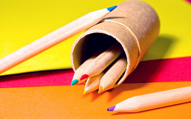 Pencils table pencilholder yellow red #2 free wallpaper - medium preview image