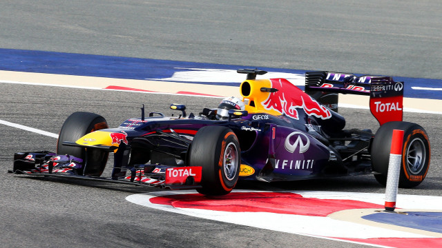 Red bull racing car track free wallpaper - medium preview image