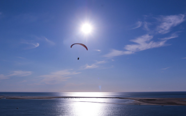 Parasailer ocean blue sky sunbeam free wallpaper - medium preview image