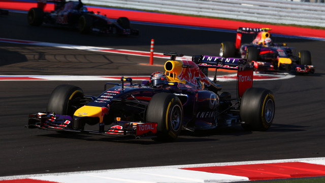 Red bull racing car race #3 free wallpaper - medium preview image