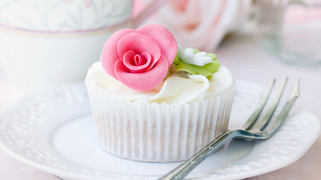 Cupcake pink rose plate tea free wallpaper - medium preview image