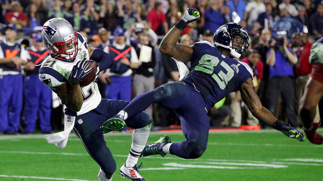Football player running with ball #2 free wallpaper - medium preview image