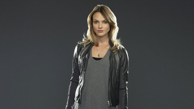 Woman black jacket grey shirt free wallpaper - medium preview image