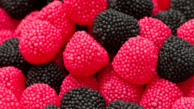 Black red berries macro flower free wallpaper - medium preview image