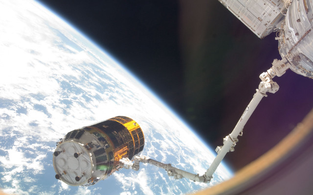 Space station view shuttle earth free wallpaper - medium preview image