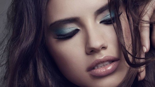 Alice mason longhair blowingsky blueeyeshadow free wallpaper - medium preview image