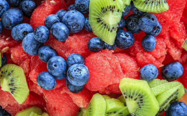 Closeup fruit berries kiwis blueberries free wallpaper - medium preview image