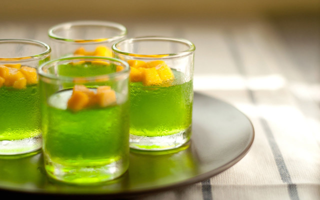 Plate four glasses green liquid free wallpaper - medium preview image