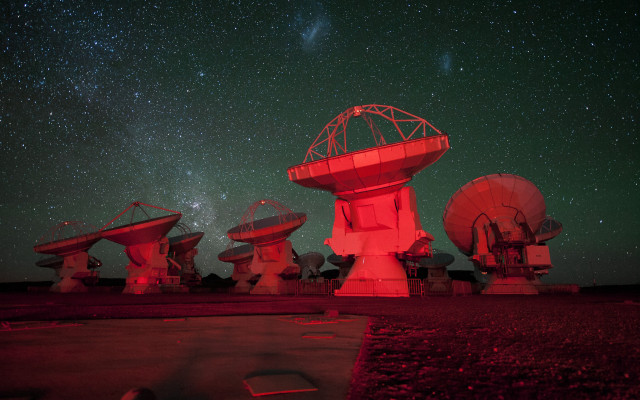 Radio telescopes night sky stars free wallpaper - medium preview image