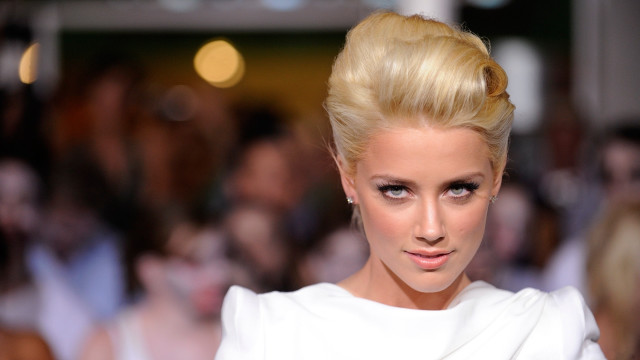 Blonde woman runway crowd bokeh free wallpaper - medium preview image