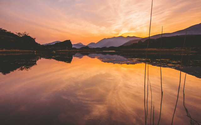 Lake sunset mountains cityscape clouds free wallpaper - medium preview image